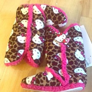 NWT Hello Kitty snuggly adult women US7-8 slippers